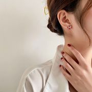 韩国字母镶钻个性耳钉女潮气质网红同款简约小巧百搭复古耳饰