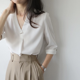 XINER白色V领衬衫女夏季薄款设计感小众简约复古半袖雪纺上衣中袖