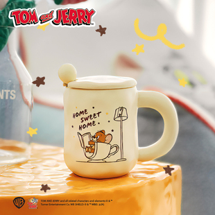猫和老鼠正版周边水杯tomand，jerry奶油色带，勺马克杯咖啡杯带盖