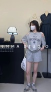 emma韩版学院风套装女夏设计感露肩，字母印花短袖松紧腰短裤两件套