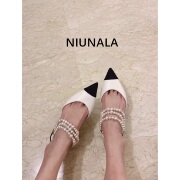 Niunala 2024年夏小香风尖头珍珠链平底鞋黑白拼色浅口中空凉鞋女