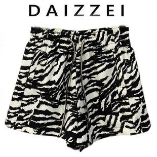 DAIZZEI~夏季设计感松紧腰系带斑马纹阔腿短裤女显瘦显白热裤