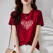 高级感时尚酒红短袖上衣女，夏季韩版设计感印花潮修身inst恤衫
