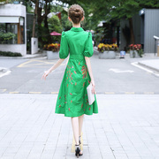 2024年夏季女装气质裙子收腰显瘦polo领绣花泡泡袖绿色连衣裙