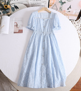 谷の柔和Baby蓝！2023夏季珍珠方领气质茶歇裙收腰显瘦蓝色连衣裙