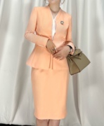 春夏奶油橘粉色套装，西装套裙职业装立领，两件套通勤西装裙修身半裙