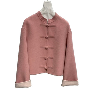 新中式国风温柔粉色羊羔绒盘扣，大衣女秋冬漂亮立领，毛呢短外套风衣