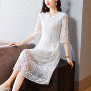 白色刺绣真丝连衣裙桑，蚕丝大牌2024气质，高端七分袖宽松长裙子