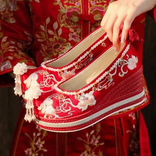 红色汉服鞋子女增高中式秀禾婚鞋坡跟古风绣花鞋，配马面裙鞋古装布
