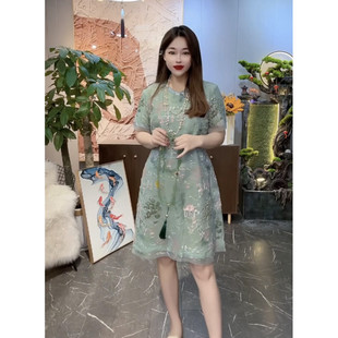新中式复古风，欧根纱刺绣亭台楼阁连衣裙夏季时尚，洋气短袖裙子
