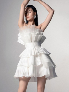 越南设计师立体百褶扇形，网纱蛋糕裙聚会小礼服收腰抹胸白色连衣裙