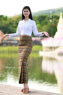 气质修身缅甸傣族女装棉质白色V领长袖上衣搭配条纹片裙套装