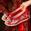 配秀禾服的婚鞋中式古风结婚汉服红色绣花鞋子女古代新娘2023