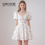 茬客法式减龄草莓印花连衣裙2024年夏季气质甜美文艺白色裙子