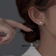 金美澳S925纯银梅花耳钉小众设计花朵耳环高级感养耳洞耳骨钉夏天