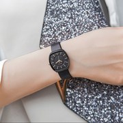 韩国聚利时手表女简约气质学生韩版复古表女时尚皮带黑色情侣手表
