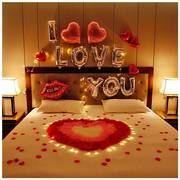 520情人节浪漫表白场景酒店房间，布置床上花求婚室内简约告白神器