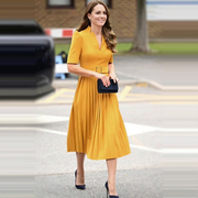 凯特王妃明星，同款优雅气质百褶裙女时尚修身中长款黄色连衣裙