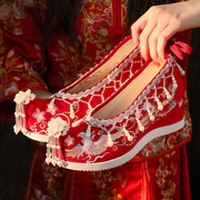秀禾婚鞋女春季中式红色婚礼，流苏珍珠布鞋内增高秀禾服新娘鞋