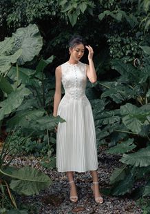 越南小众名媛女神范轻熟法式长裙气质白色蕾丝玫瑰花朵无袖连衣裙