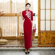 高端金丝绒旗袍长款秋冬连衣裙，2023年舞台红色，走秀演出服优雅
