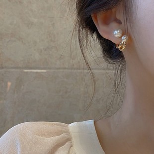 一款两戴珍珠耳钉女独特小众个性，简约设计感法式复古气质高级耳饰