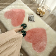 仿羊毛床边地毯粉色心形，长毛地垫婚房女儿房可爱飘窗毯爱心沙发垫