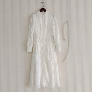 白色中长礼服裙开衫2023女装，复古翻领长袖镂空绣花系带连衣裙纯色