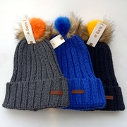 小批量定制手编针织保暖手编毛线帽子，大彩色毛球球防风帽风雪帽子