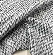 秋冬欧美松软菱形黑白，交织羊毛羊绒时装，布料大衣外套私人定制