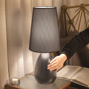 现代简约台灯卧室床头灯 北欧装饰创意 可调光触摸式感应温馨台灯