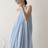 蓝色苎麻连衣裙女夏季法式温柔度假裙子露肩，宽松设计感挂脖长裙