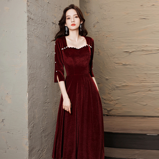 时尚性感，方领高端大气收腰优雅赫本小红裙
