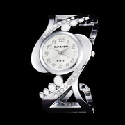 女士手镯手表开扣设计潮流，时尚手环女表个性，创意镶钻时装石英腕表