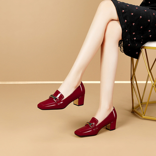 酒红色漆皮中跟小皮鞋女2023春季方头乐福鞋粗跟一脚蹬单鞋女