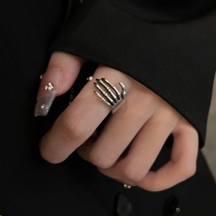 暗黑骷髅手爪戒指女小众设计嘻哈，潮酷s925银开口个性指环食指戒潮