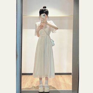高级感白色连衣裙女夏季温柔风小个子法式泡泡，袖v领收腰显瘦长裙