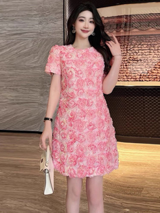 重工刺绣立体轻奢气质圆领短袖显瘦粉色玫瑰花瓣名媛连衣裙