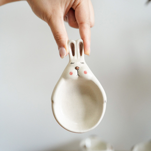 秋野家可爱兔子陶瓷调味碟手绘创意蘸料碟家用味碟醋碟筷子架日式