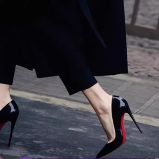 红色底高跟鞋女浅口黑色，性感细跟2023尖头，高级感裸色漆皮单鞋