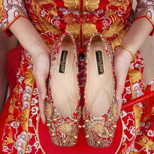 秀禾服婚鞋女2023年平跟中式结婚新娘鞋红色孕妇，婚纱两穿大码水钻