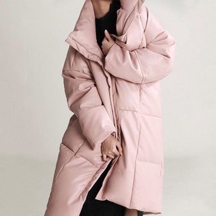 粉色蛋白皮中长款羽绒服，2023年冬季立领廓形皮衣加厚外套