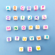 100个方形彩色26英文字母 亚克力珠子 DIY儿童串珠散珠手链配件