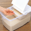 日本进口inomata塑料装米桶 面粉桶家用米缸10kg带盖带轮储米箱