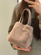 2023毛毛水桶包包女士韩版秋冬高级感质感，小众设计通勤手提包