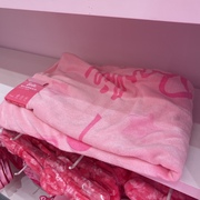 芭比系列超细纤维加大款印花浴巾 名创优品MINISO印花字母款