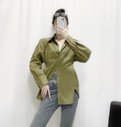 YQ 小众设计收腰露背字母刺绣衬衫 军绿色垫肩短外套女上衣