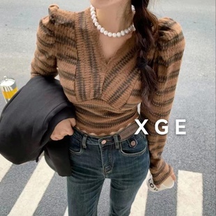 韩国东大门秋季时尚蕾丝洋气时髦长袖v领泡泡袖打底衫