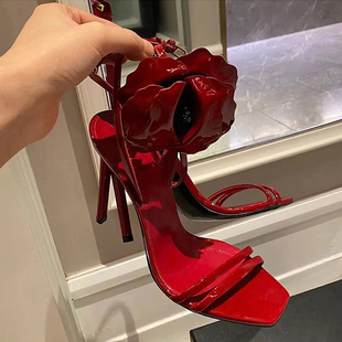 酒红色漆皮玫瑰花朵凉鞋，女2023夏季网红一字带高跟鞋细跟露趾