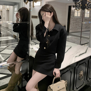 wuuus双开门版型，一流黑色金扣连衣裙女2023秋冬打底裙子